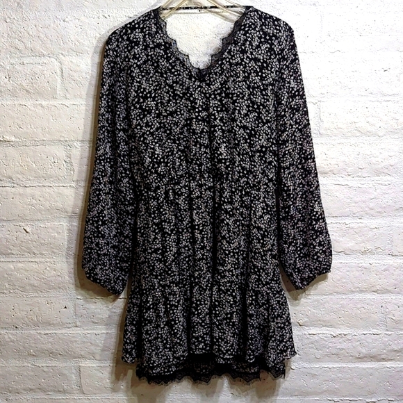 Ditsy Floral Print Black Dress - Picture 2 of 12